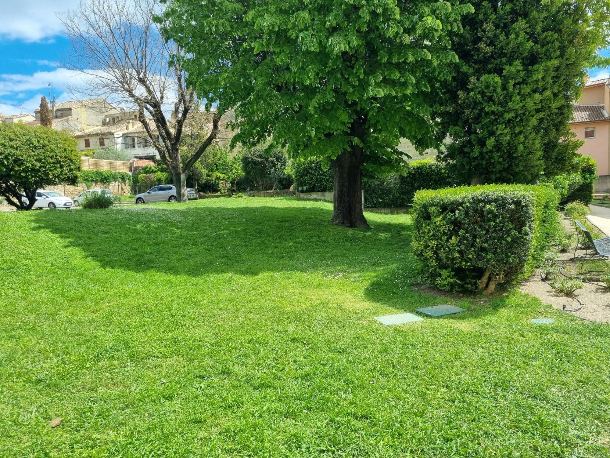 Spacieux T2, Emplacement Ideal Et Parking Prive Uzès