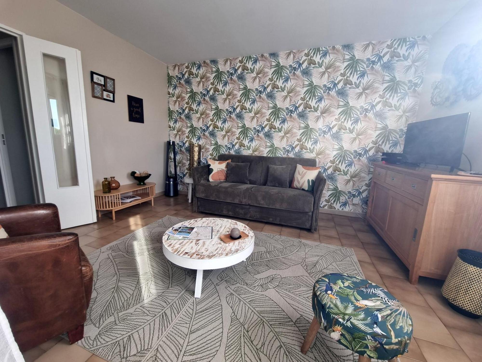 Apartment Spacieux T2, Emplacement Ideal Et Parking Prive Uzès