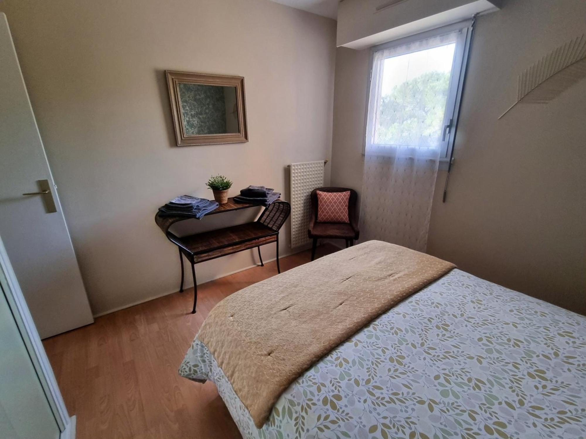 Spacieux T2, Emplacement Ideal Et Parking Prive * Uzès