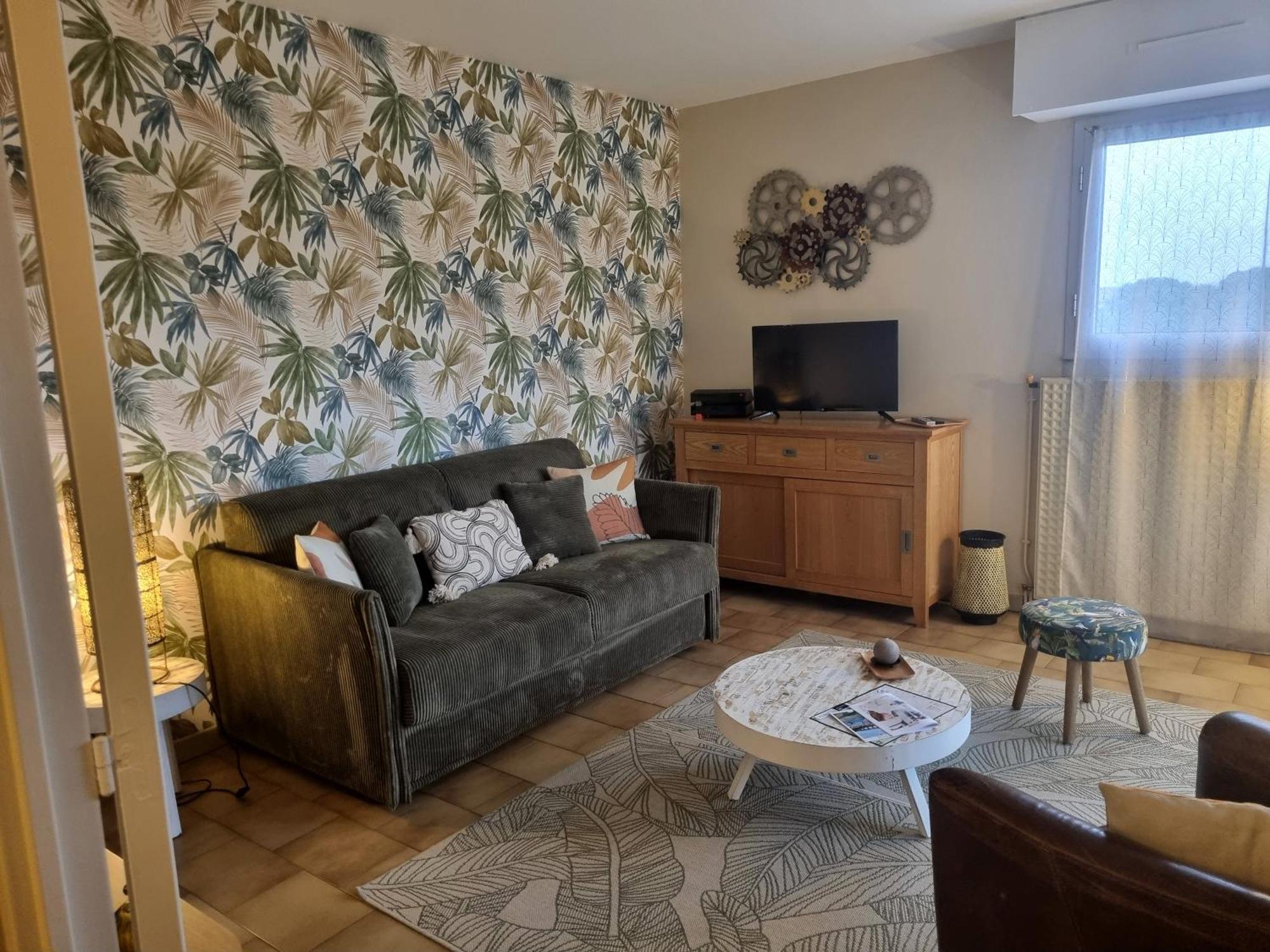 Apartment Spacieux T2, Emplacement Ideal Et Parking Prive *