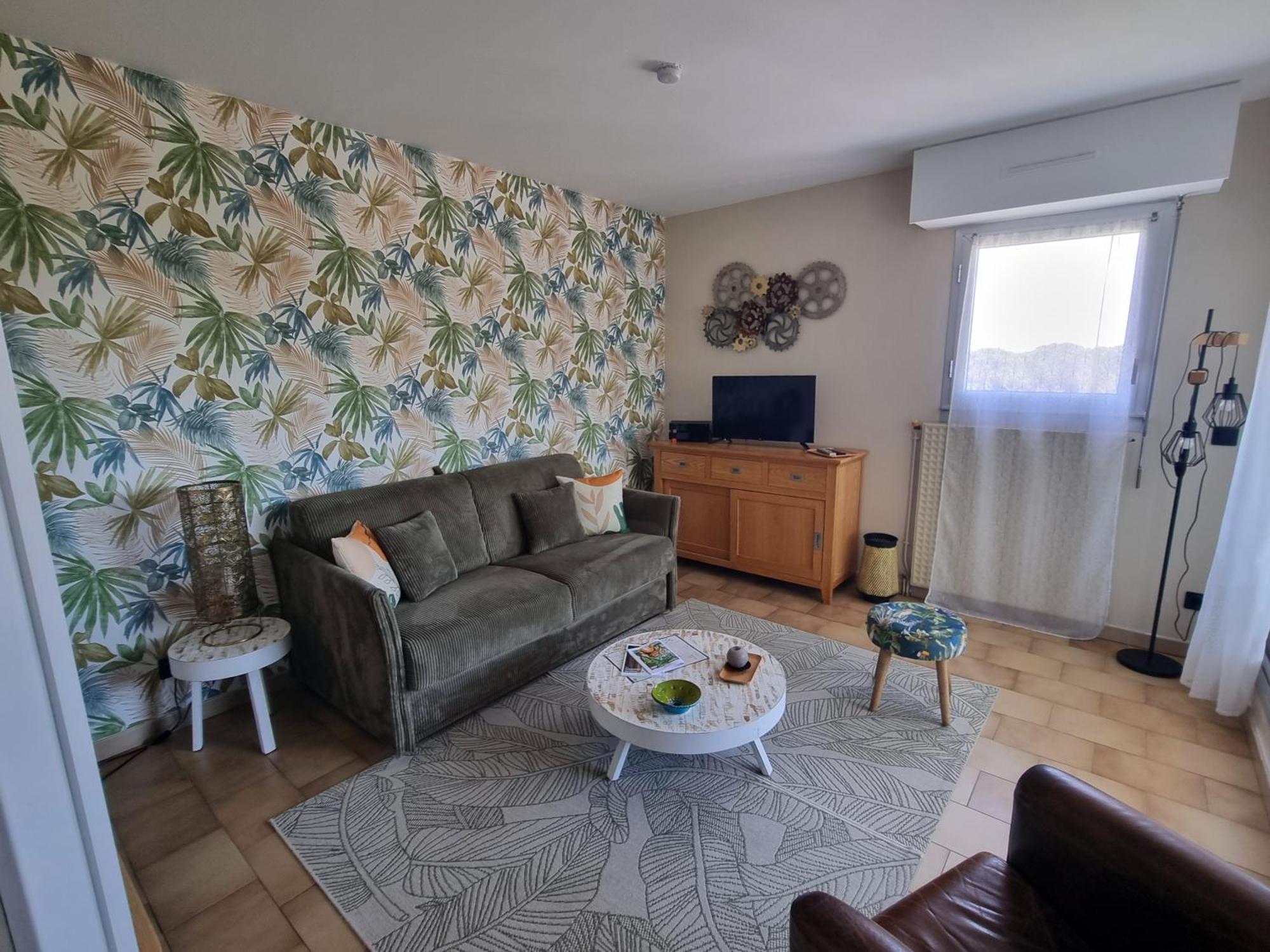 Spacieux T2, Emplacement Ideal Et Parking Prive *