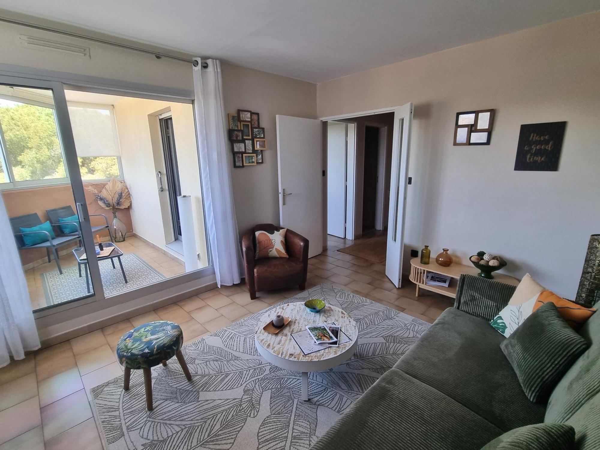Spacieux T2, Emplacement Ideal Et Parking Prive Uzès